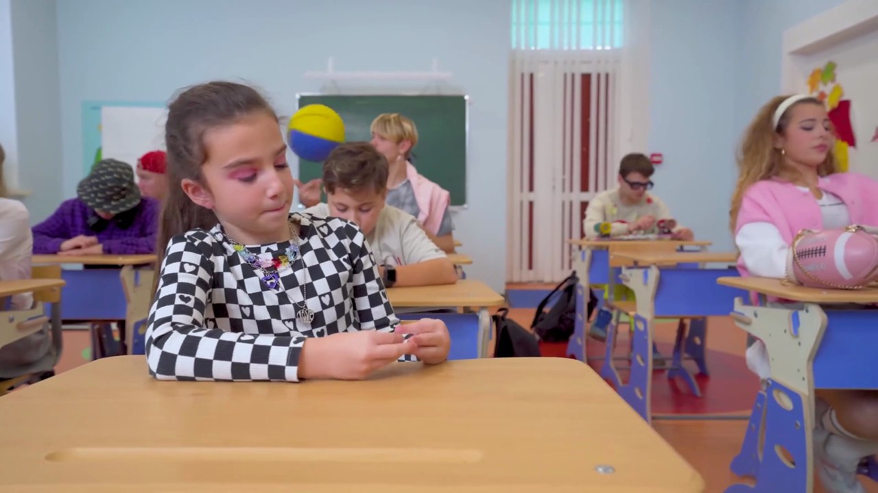 La nouvelle fille veut des ennuis! Qui est prêt à tout pour l'amour? ❤️