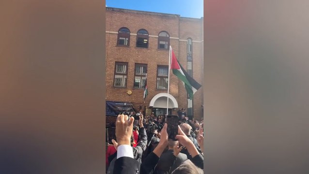 Moment Palestinian flag raised outside London mission for first time after UK recognition