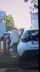 Quand tu oublies le frein dans le parking