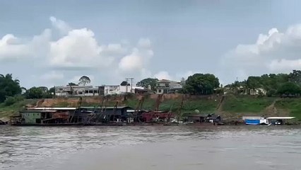 Polícia Federal explode embarcações ilegais em Manicoré (AM)