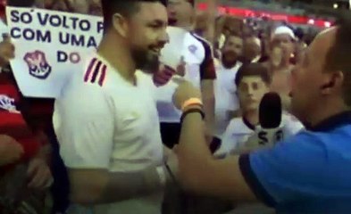 Flamenguista de Blumenau pede esposa vascaína em casamento antes de clássico no Maracanã