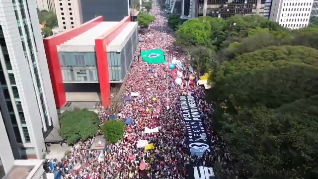 Decenas de miles de personas se manifestaron este domingo en todo Brasil en rechazo a dos iniciativas parlamentaria