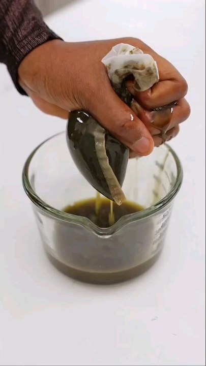 Magical Hair Oil Recipe! 💫🌿 Nourish your locks with this powerful blend of onion, ginger, kalonji, methi, castor oil, coconut oil, and aloe vera! 💆‍♀️ Promotes hair growth, reduces dandruff, and adds shine. Try it tonight and see the magic! 🌃