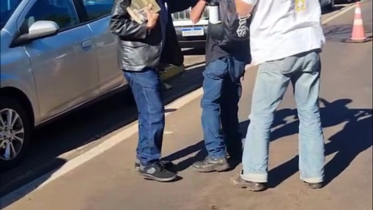Homem é encontrado caído no meio das pistas da Avenida Brasil, no Centro de Cascavel