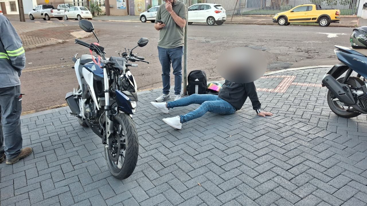 Motociclista fica ferido após acidente na Rua Jacarezinho em Cascavel