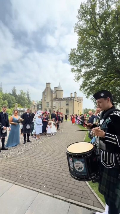 Black Bear for confetti throw!💞🏴 #weddings #bagpipes #scotland #music #scottish #blackbear