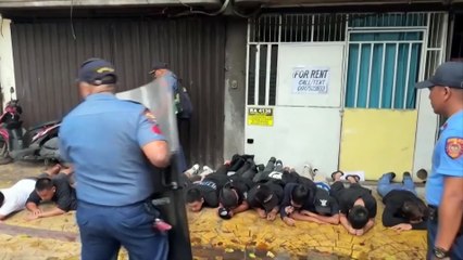Protesters clash with Manila police during anti-corruption rally