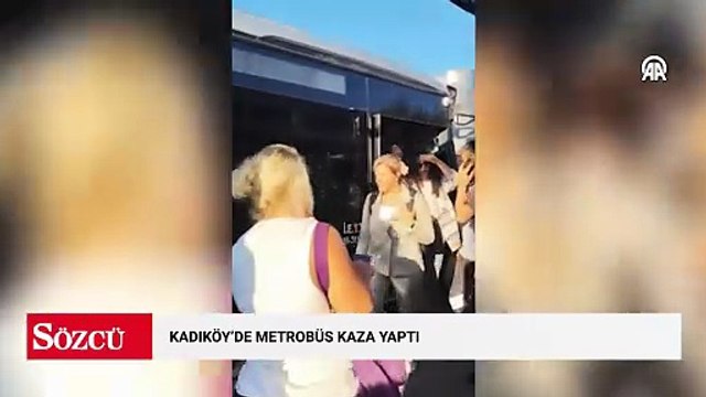 Kadıköy'de 2 metrobüs çarpıştı