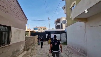 Van'da göçmen kaçakçılığı operasyonlarında yakalanan 5 şüpheli tutuklandı