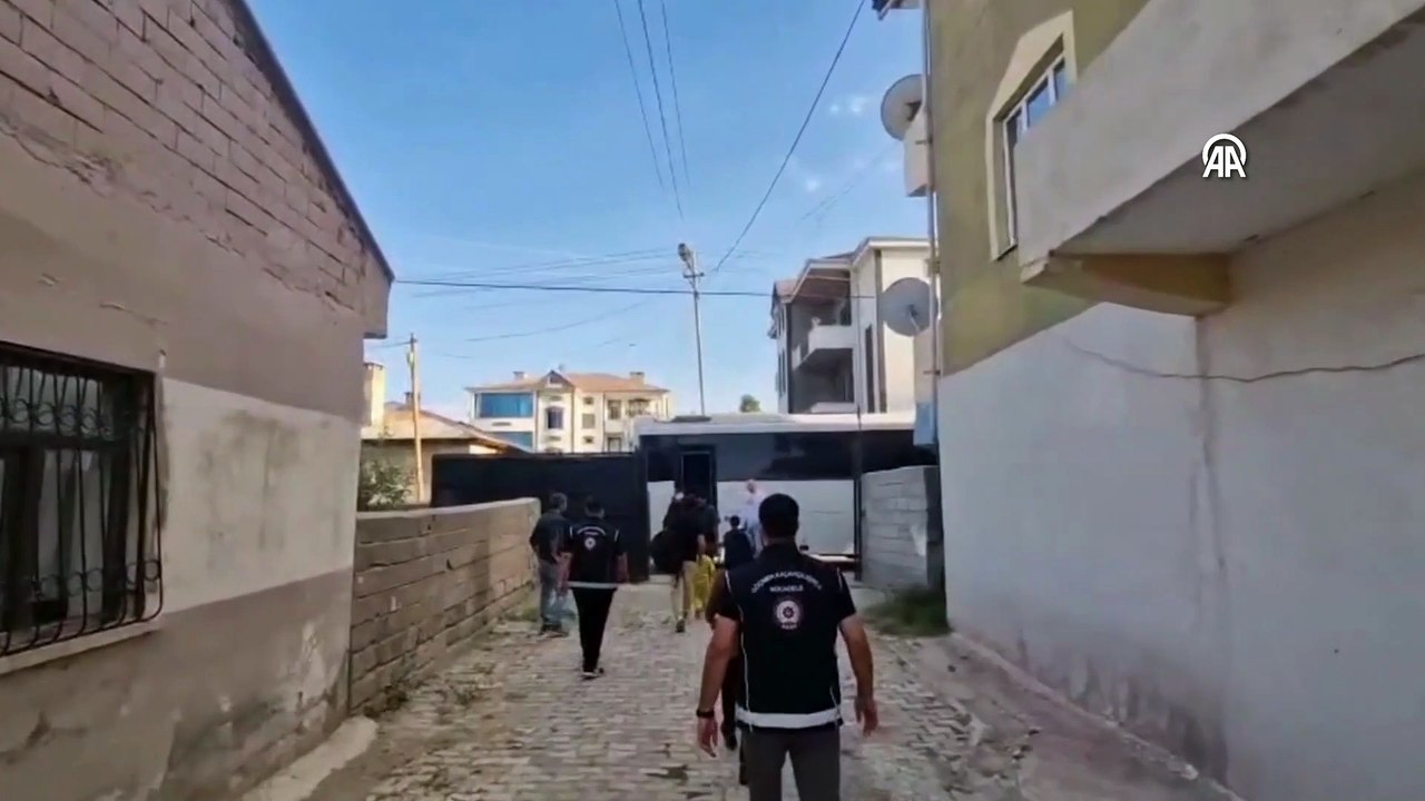 Van'da göçmen kaçakçılığı operasyonlarında yakalanan 5 şüpheli tutuklandı