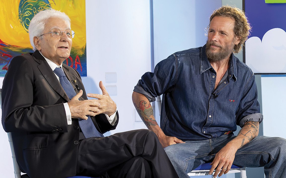 Mattarella e Jovanotti inaugurano l'anno scolastico al carcere minorile di Nisida: La scuola è rap