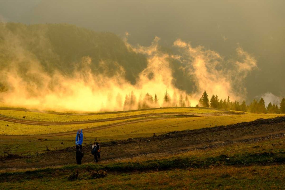 Güneş bu yükseklikte daha güzel batıyor: Saatlerce bu manzara için yürüdüler