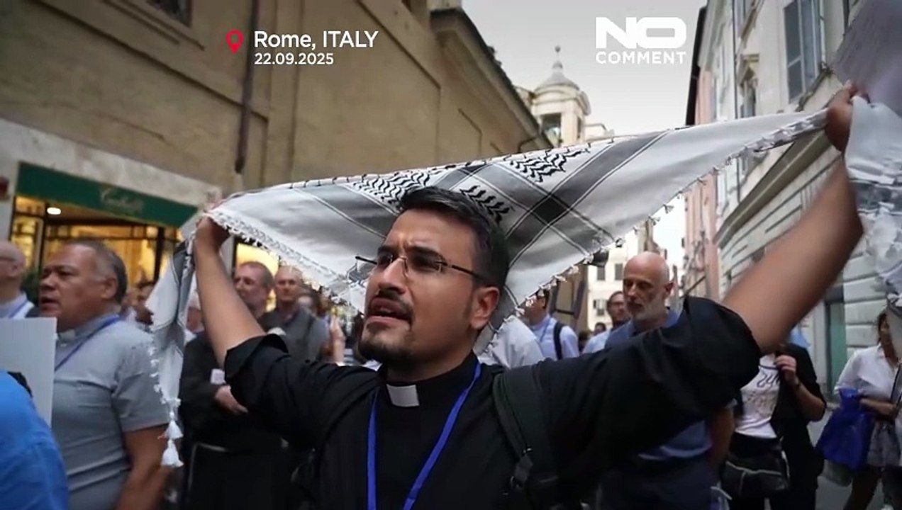 Priester in Rom marschieren zum Parlament aus Solidarität mit Palästinensern