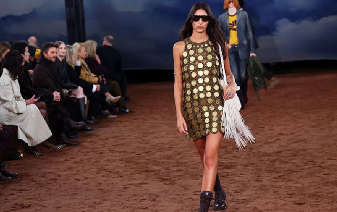مجموعة Burberry لصيف 2026 تتحول إلى مهرجان موسي...