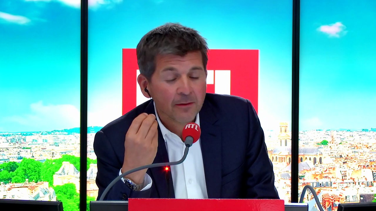 Ces ados et ces jeunes qui prennent une tétine pour se calme