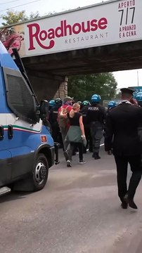 Scontri a Bologna: Lacrimogeni e Arresti in Via Stalingrado Durante la Fiera Cersaie