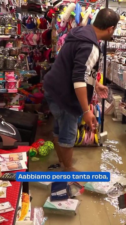 "Nubifragio Eccezionale a Bibione: Strade Allagate e Turisti in Fuga"