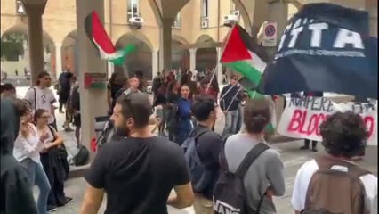 «Fuori la guerra e Israele dall’università»: gli attivisti in Rettorato a Bologna
