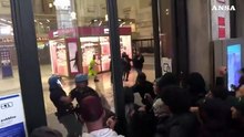 Milano, guerriglia in Stazione Centrale al termine del corteo per Gaza