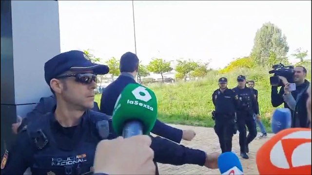 Comparecencia del exconsejero de Cohesión Territorial del Gobierno de Navarra, D. Bernardo Ciriza Pérez, ante la Comisión de Investigación sobre los contratos, licencias, concesiones, ayudas y otras operaciones del Gobierno y del sector público, relaciona