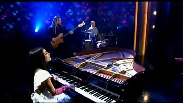 Yael Naim chante son tube New Soul en live