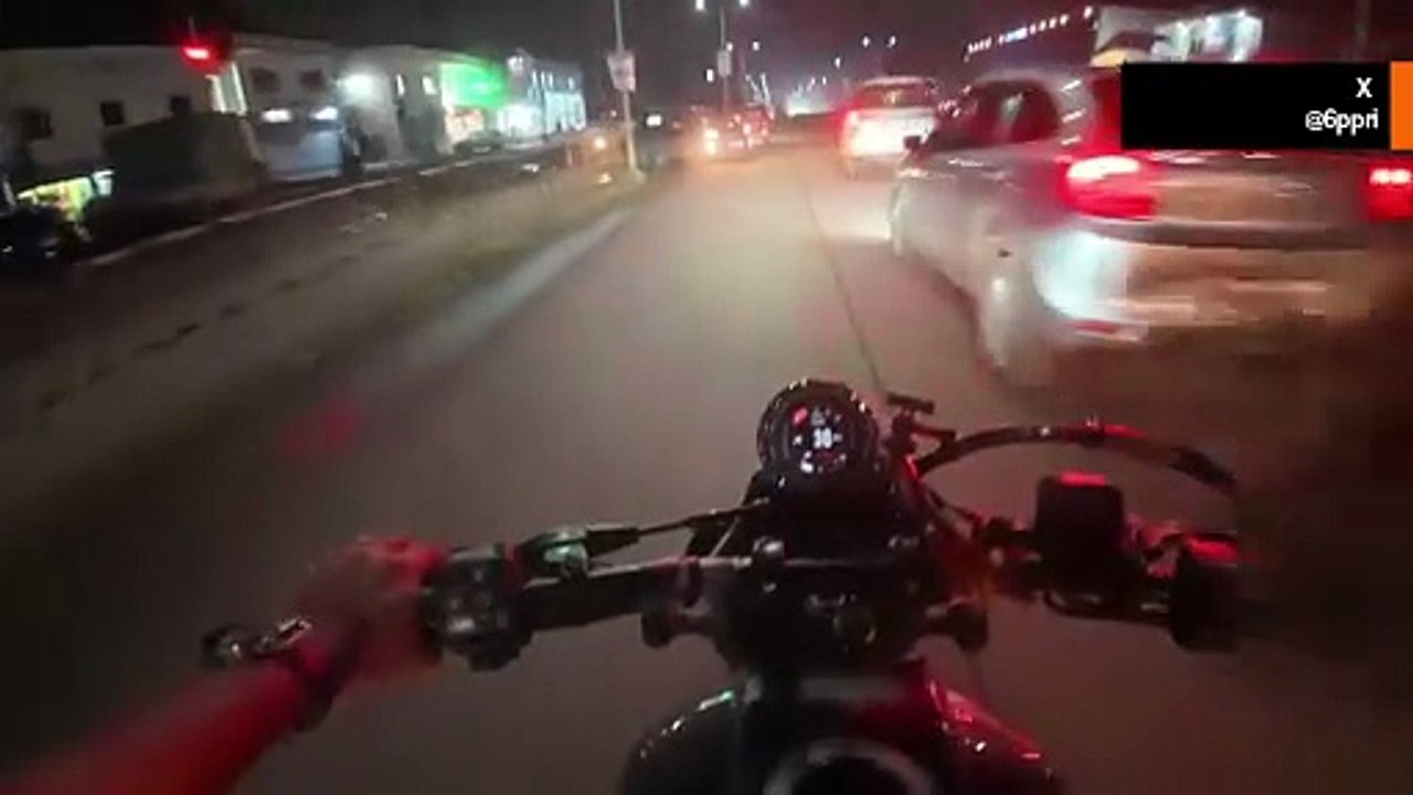 Harley-Davidson vlogger’ı yedek parça sıkıntısından şikâyet ederken kaza yaptı, video Hindistan’da viral oldu