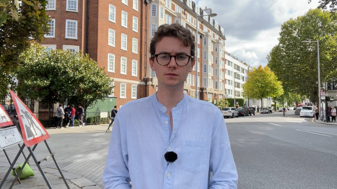 Builder cleared of stealing £270,000 Banksy print from central London gallery