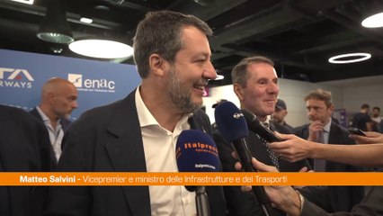 Trasporto aereo, Salvini "Volare con cani in cabina segno di civiltà"