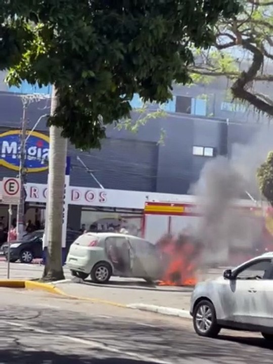 Incêndio em carro