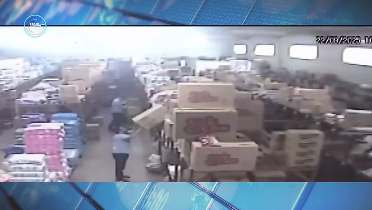 Funcionários escapam por 2 minutos de desabamento de teto durante tempestade no Paraná