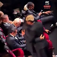 LAMINE YAMAL SALUDA A RONALDINHO EN LA GALA DEL BALÓN DE ORO 2025 🤝🇧🇷🇪🇸