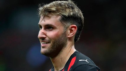 Santiago Giménez termina con sequía y anota gol con AC Milan; así celebra con la afición