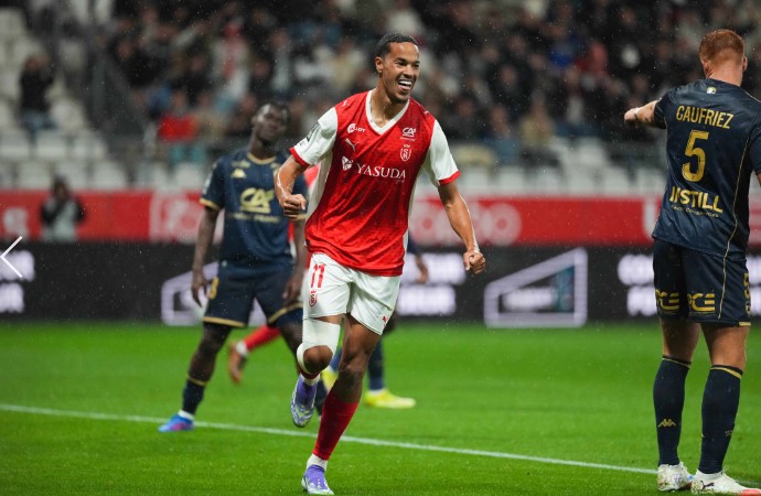 Ligue 2 : Reims écrase Clermont et grimpe au classement