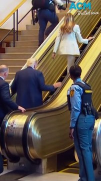 Trump escalator fail: President mocks UN after mishaps