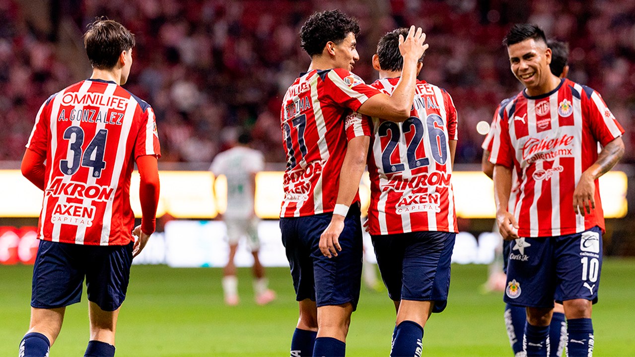 Chivas le da una alegría a la afición y derrota al Necaxa de Fernando Gago en el Estadio Akron