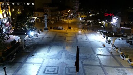 Balıkesir'de 4.5 büyüklüğünde deprem: Sarsıntı güvenlik kamerasında