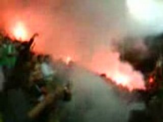 Crackage de fumigène dans le kop sud