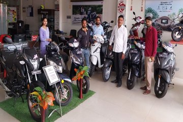 swm news: जीएसटी घटने से बाजारों में उमड़े खरीददार