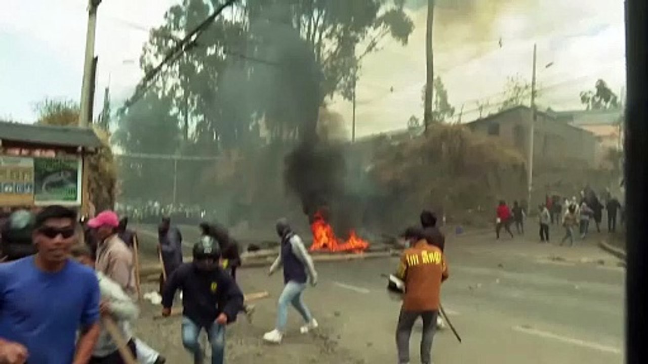 Bauern und indigene Gruppen in Ecuador stoßen mit Polizei wegen Diesel-Subventionen zusammen