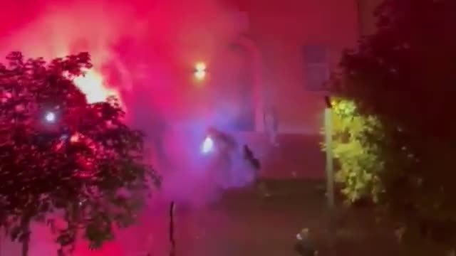 Bologna, il video dei fuochi pirotecnici e dei petardi in zona universitaria: «È il 24 settembre, in piazza Aldrovandi sembra Capodanno»