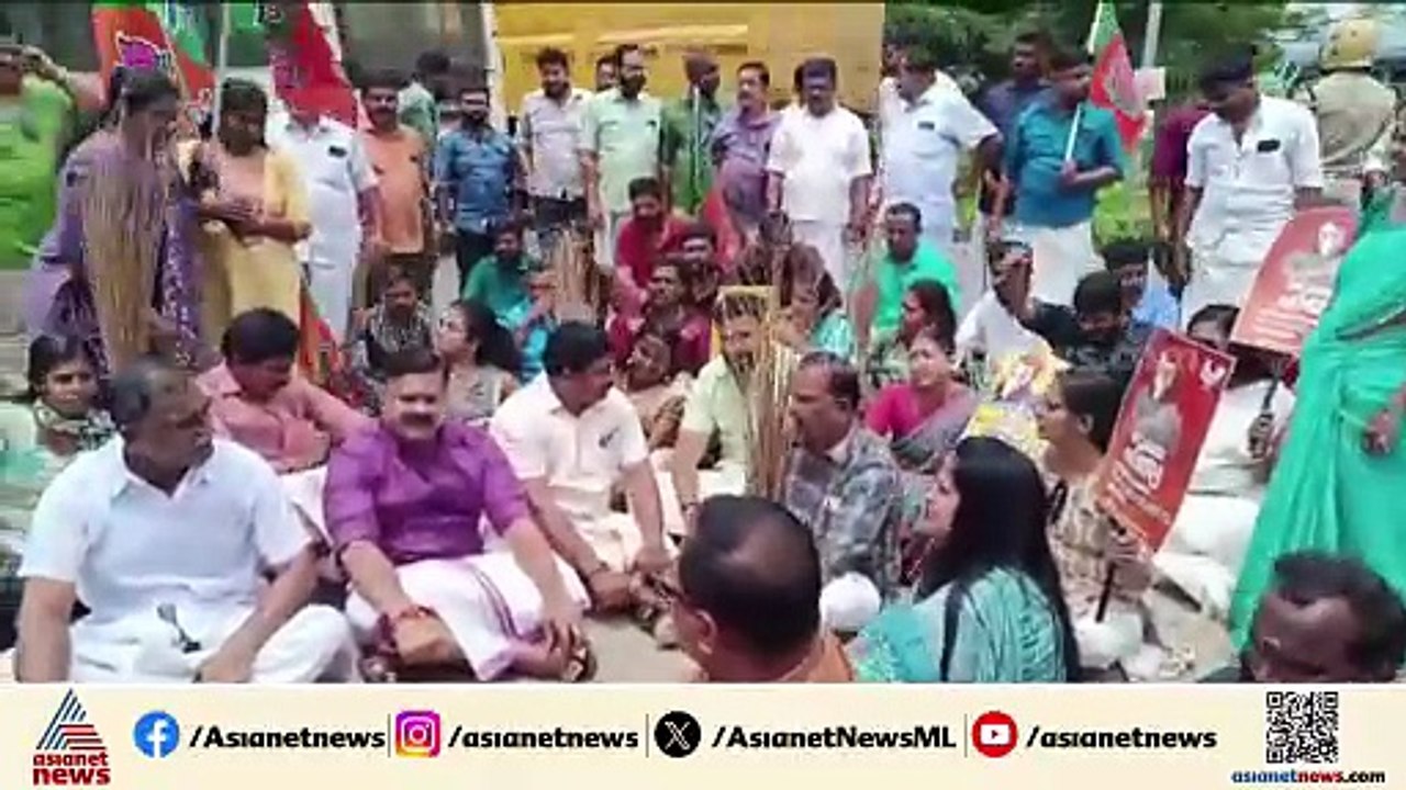 മണ്ഡലത്തിൽ വീണ്ടും സജീവമാകാൻ രാഹുൽ മാങ്കൂട്ടത്തിൽ; ചേർത്ത് പിടിച്ച് കോൺഗ്രസ് നേതാക്കൾ