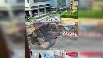 Tayland'da yol çöktü. İnanılmaz anlar saniye saniye görüntülendi