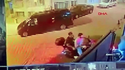 İstanbul'da motosikletli gasp çetesi dehşeti kamerada