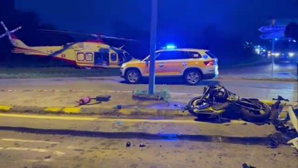 Piacenza, auto e moto si scontrano frontalmente: il video dell'incidente, il motociclista di 26 anni è in pericolo di vita