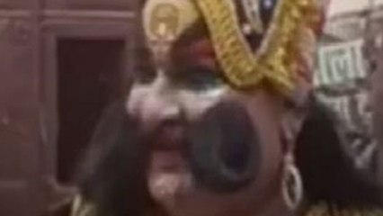 सहारनपुर में स्कूटी पर पान खाने निकला रावण