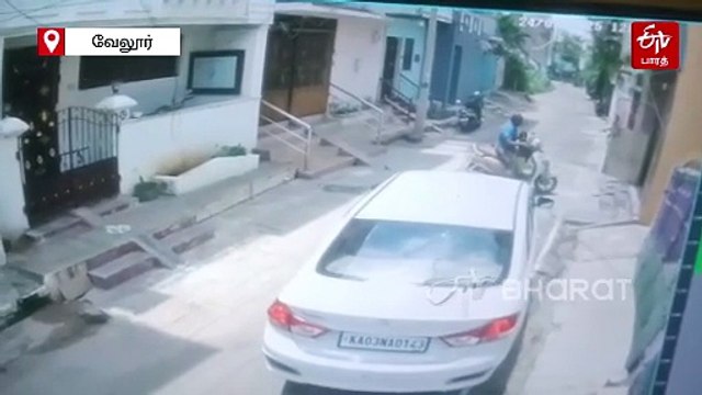 பட்டப் பகலில் தந்தை கண் முன் 4 வயது குழந்தை கடத்தல்! நடுங்க வைக்கும் சிசிடிவி காட்சிகள்!