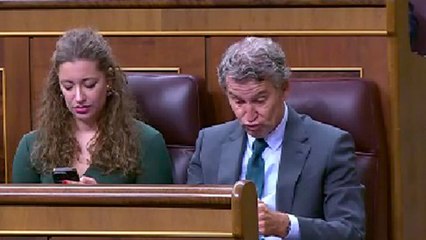La reacción de FEIJÓO cuando le llega la noticia de BEGOÑA GÓMEZ en su escaño
