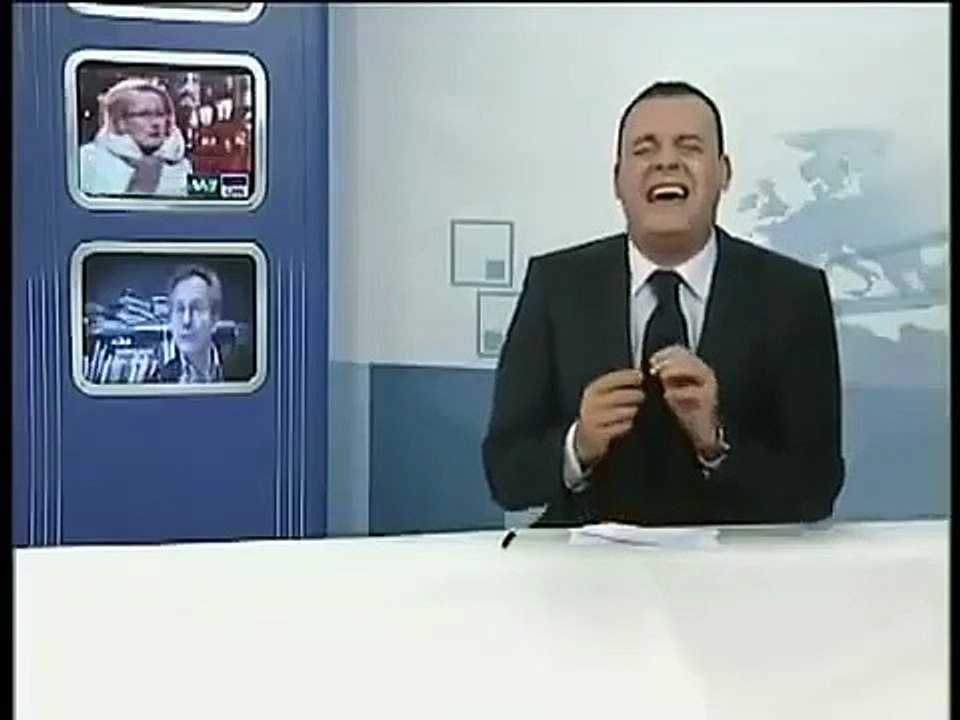 Il giornalista non riesce a smettere di ridere