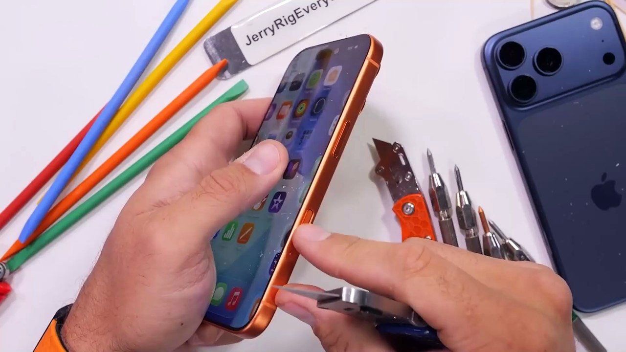 La nueva decepción de Apple: sus nuevos iPhone 17 se rayan con mucha facilidad