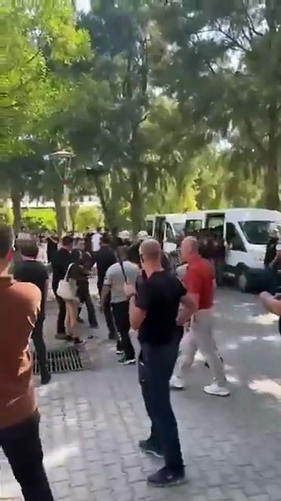 Yemek zammını protesto eden öğrencilere gözaltı